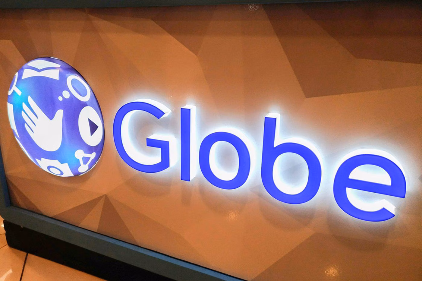 Globe profit dips as share in GCash declines, even as revenues hit record high